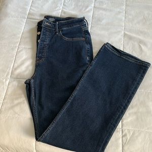 Old Navy extra high rise kicker boot cut jeans. Size 8P